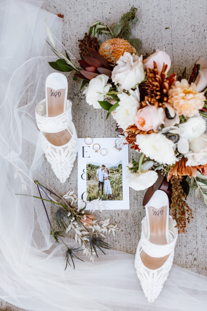 These wedding details made this fall tennessee wedding even more stunning for me to photograph. 