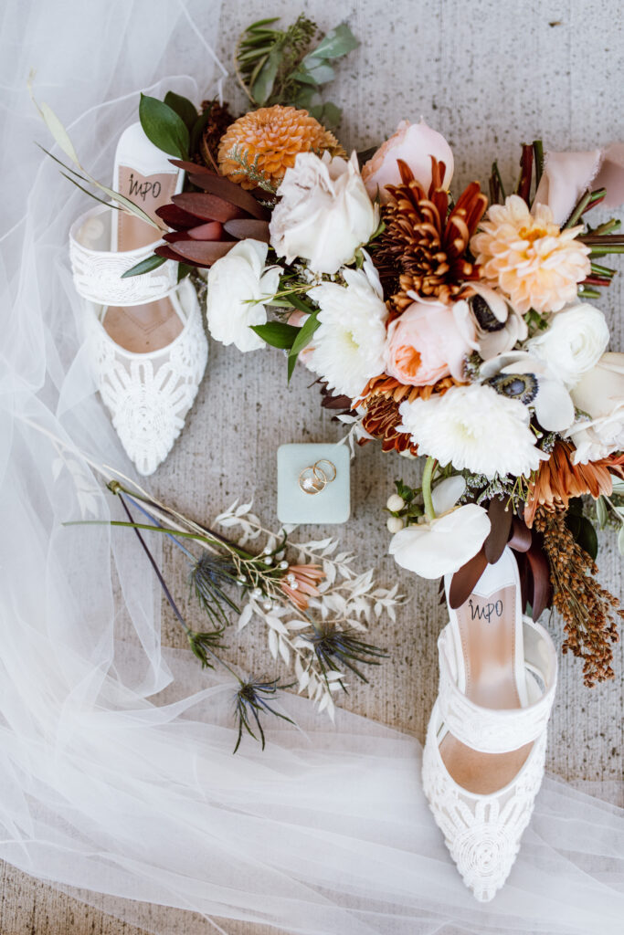 These wedding details made this fall tennessee wedding even more stunning for me to photograph. 