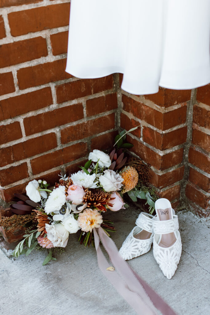 These wedding details made this fall tennessee wedding even more stunning for me to photograph. 